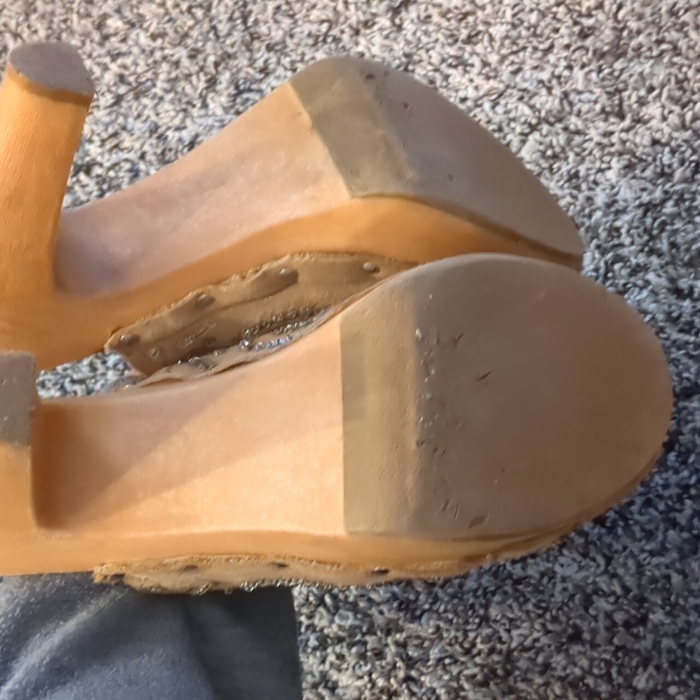 Unique heels! - Picture 3 of 4